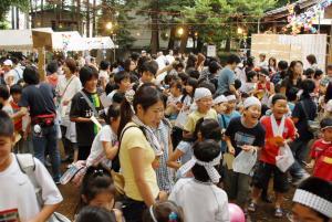 写真：八雲神社祭礼夏祭りの様子1