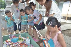 写真：お菓子釣り