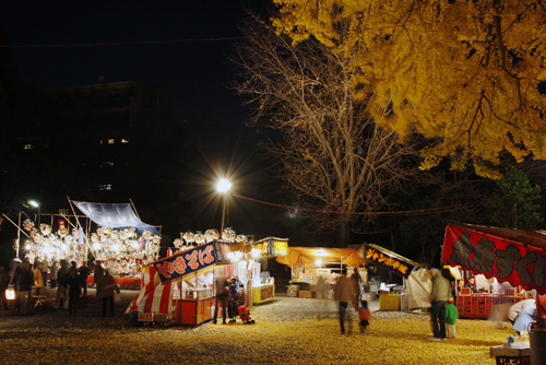 写真：熊野神社の熊手市