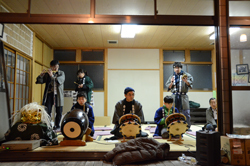 写真：笛や太鼓の演奏