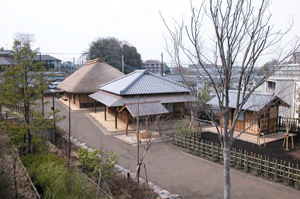 写真：新倉ふるさと民家園全景