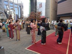 写真：和光音頭を踊ってる様子1