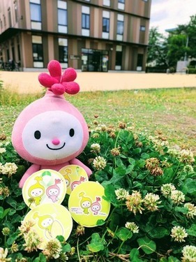 写真:さつきちゃんとシール