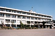 イラスト：和光市立第五小学校外観