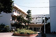 イラスト：和光市立大和中学校外観