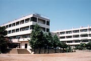 イラスト：和光市立第三中学校外観