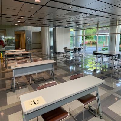 写真：中央公民館ロビー