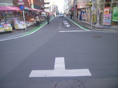 写真：イトーヨーカドー北側を東西に走る道路　施工後