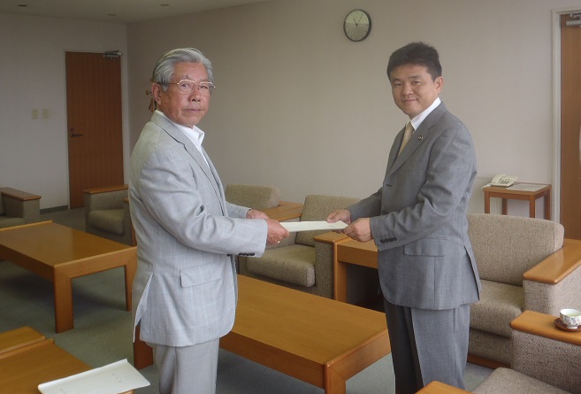 写真:答申書