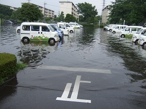 写真：冠水時の東側駐車場