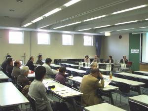 写真：報告会の様子