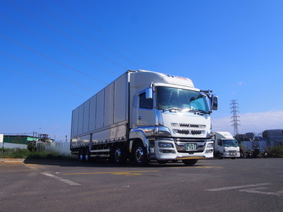 写真:大型トラック