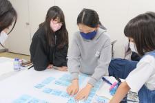 写真：意見をまとめる様子1