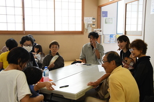 写真：班で話し合いの様子4