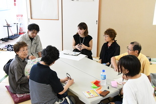 写真：班で話し合いの様子6