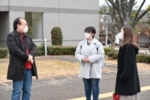 写真：市民広場でのディスカッションの様子3