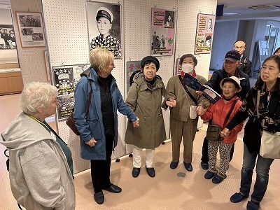 白子コミュニティセンター 清水かつら・大石真の展示