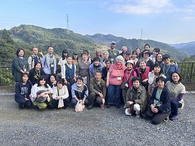 国際交流バスツアー集合写真