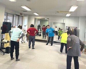 画像:「ゆる体操」の様子