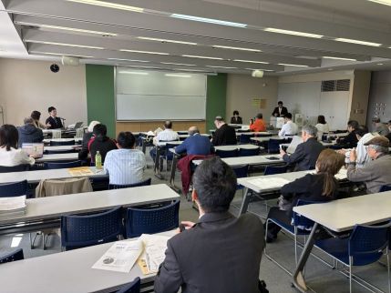 写真：議会報告会の様子1