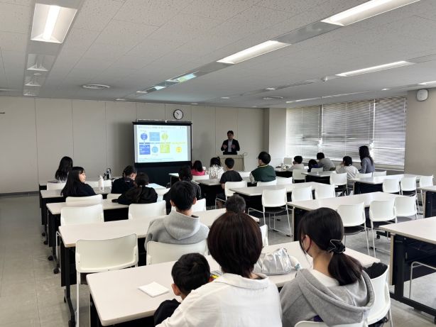 小学生向け自動運転バス講座の様子
