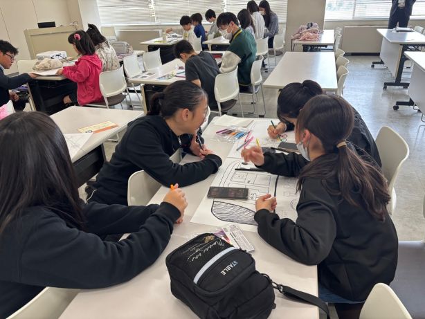 小学生向け自動運転バス講座の様子