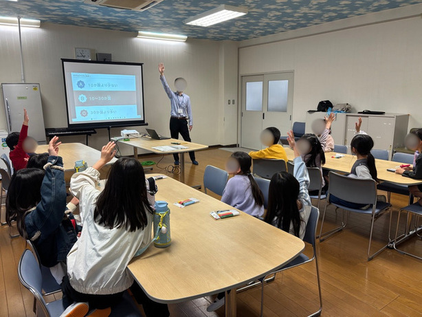 小学生向け自動運転バス講座の様子