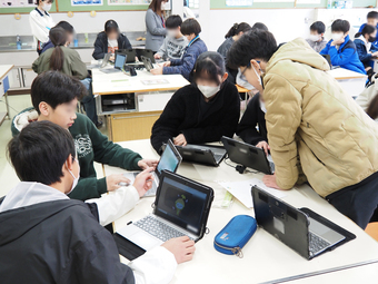 写真：作成の様子